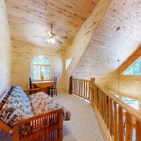 パイントップ・レイクサイド Whispering Pines Retreatヴィラ エクステリア 写真