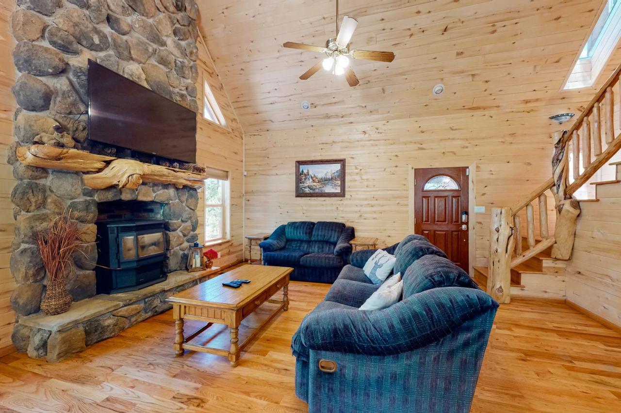 パイントップ・レイクサイド Whispering Pines Retreatヴィラ エクステリア 写真
