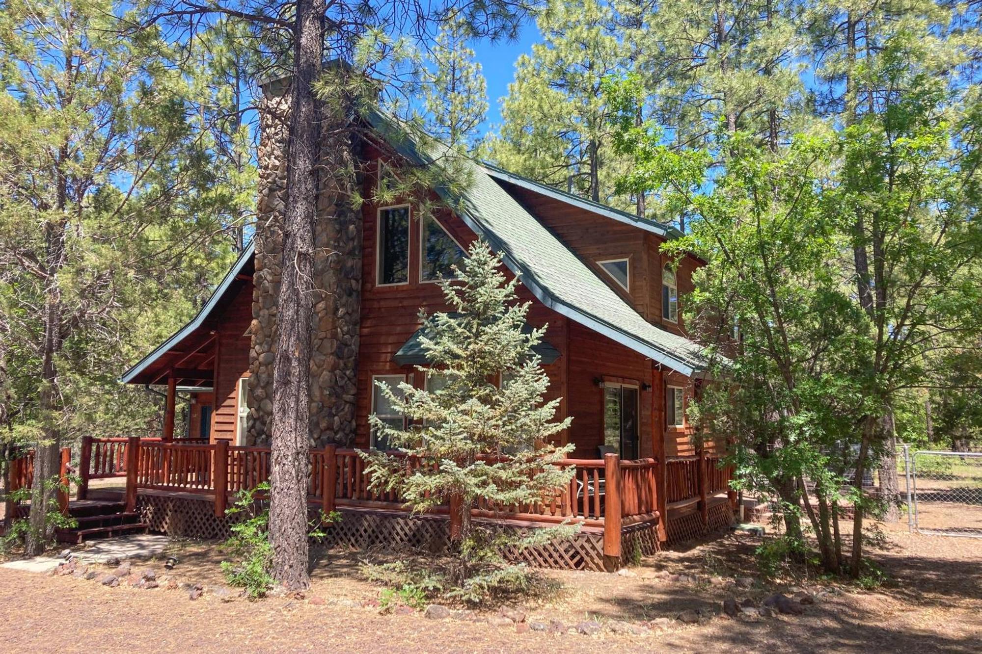 パイントップ・レイクサイド Whispering Pines Retreatヴィラ エクステリア 写真